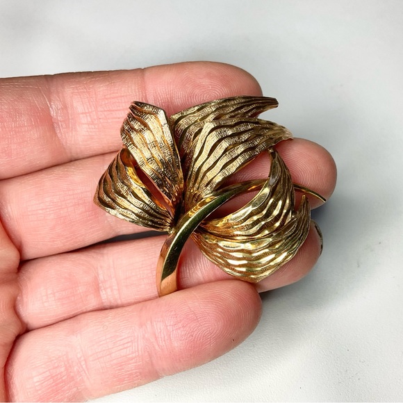 Vintage Germany Sculpted Brooch Rolled Gold 60’s/70’s - Picture 4 of 5